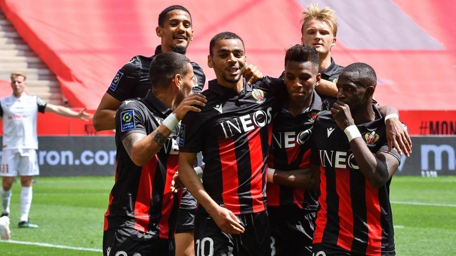 九游体育-武汉三镇对阵山东泰山