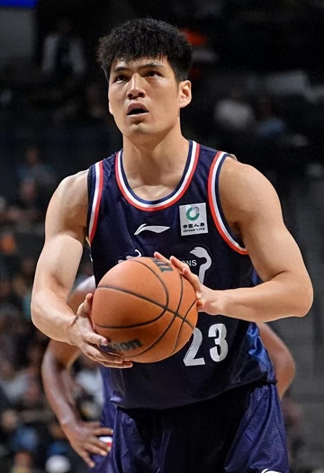 九游游戏中心官网-詹姆斯新秀赛季没进全明星表示不参加